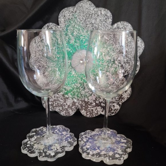 GET PATIO READY! Quaint wine set with tray - Picture 2 of 4